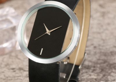 Стилен дамски часовник Elegant line