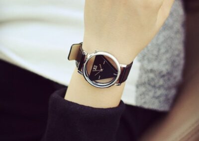 Woman Mens Retro Design Leather Band Analog Alloy Quartz Wrist Watch 2018 New Arrival Ladies Casual Bracelet Watch